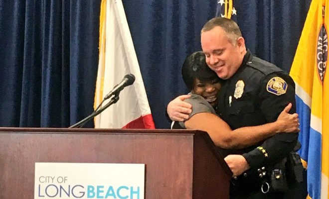 Woman Invites Officer Who Arrested Her to her College Graduation